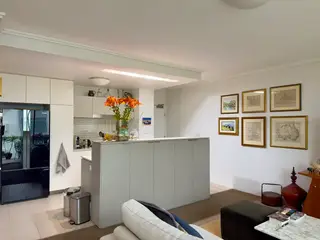 Electric kettle, in the frame that shows it